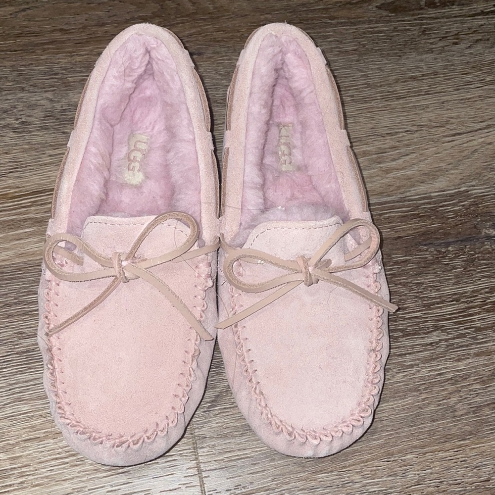 Super cute pink ugg house slippers 💖